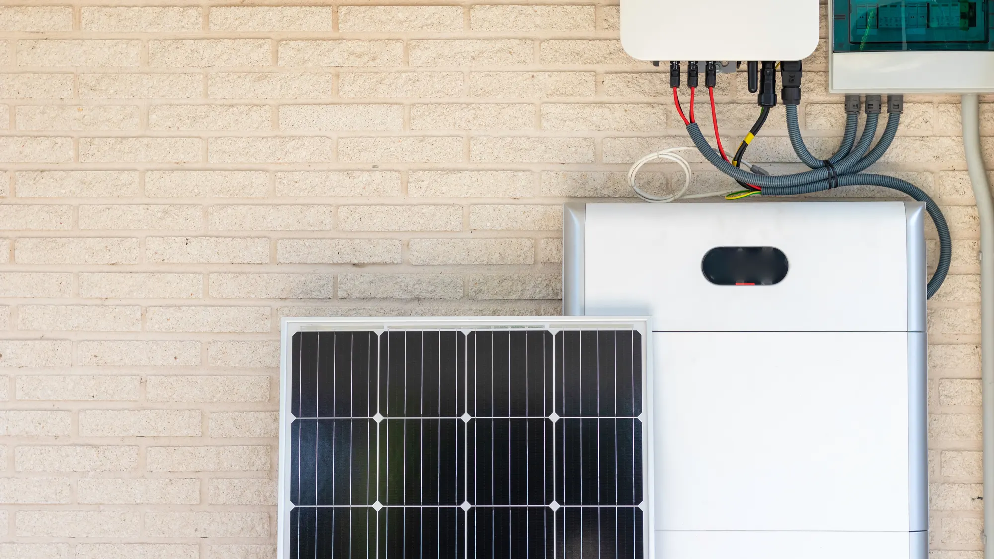 solaranlage-mit-speicher-fuer-wen-lohnt-2403_mcx9mz